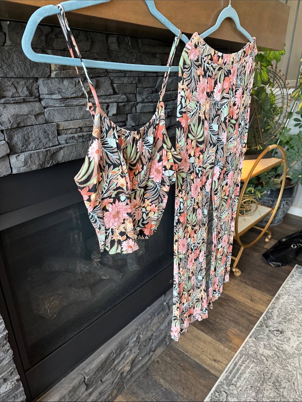 Suzy Shier Pink & Black Floral Wide-Leg Pants with Cropped Cami - Picture 3 of 5